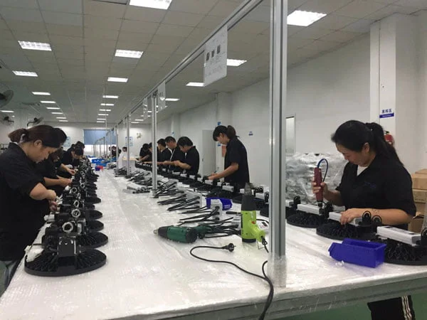China Kundenspezifische kompatible T6 LED Röhre Licht Lieferanten