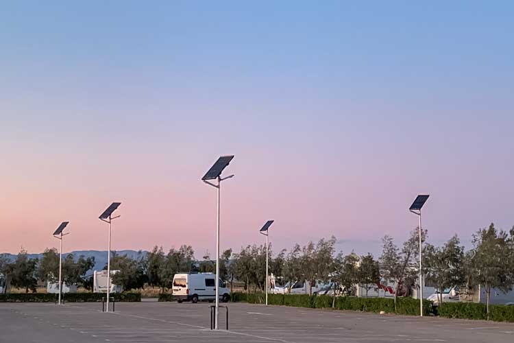 słoneczna latarnia uliczna w Hiszpanii 750